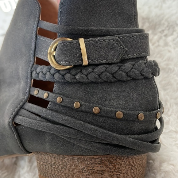 Grey Booties with gold accents - Picture 7 of 8